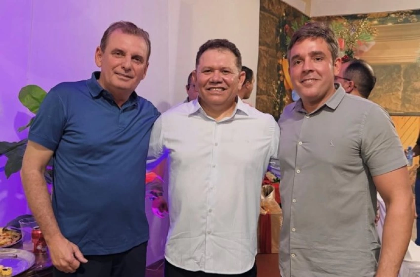 Imagem Deputado Chico Mendes ao lado de Neto de Coraci, em São José da Lagoa Tapada