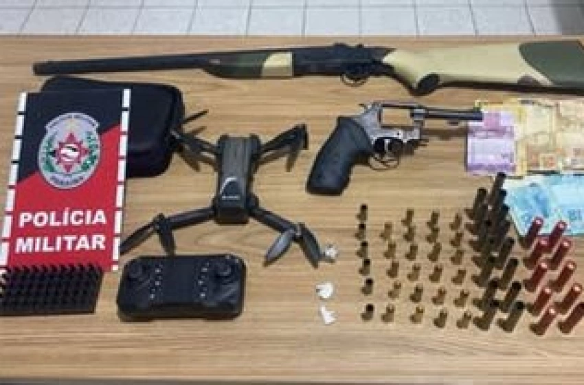 Imagem Material ilícito apreendido em ação da Polícia Militar