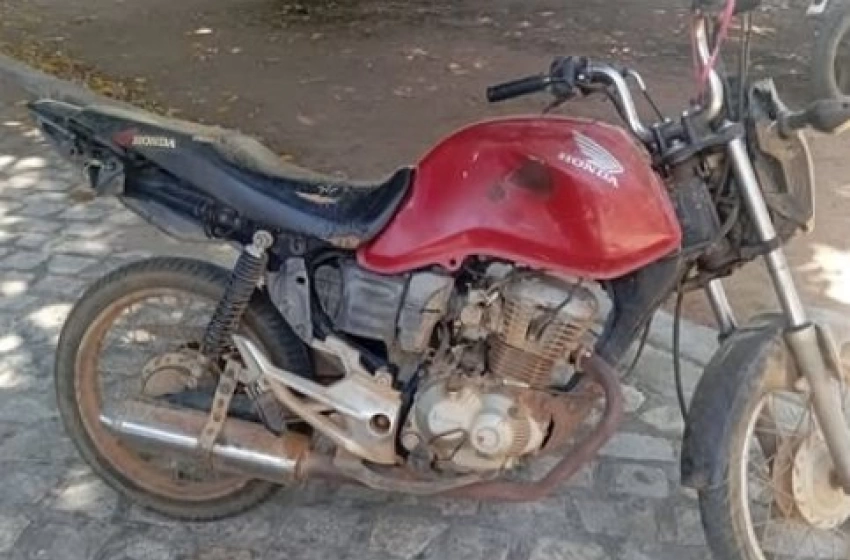 Imagem Moto adulterada apreendida pela polícia militar em Cajazeiras 