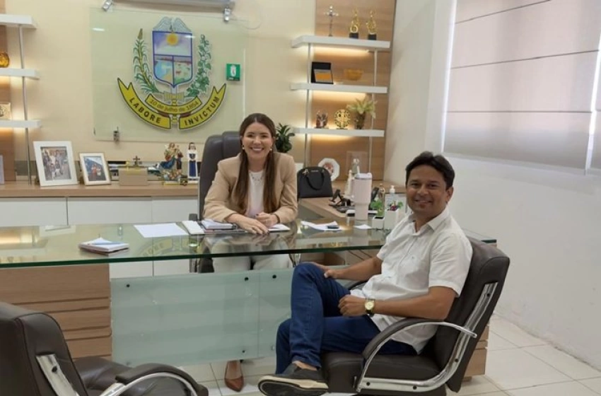 Imagem Prefeita Amanda Silveira e presidente Diógenes Ferreira