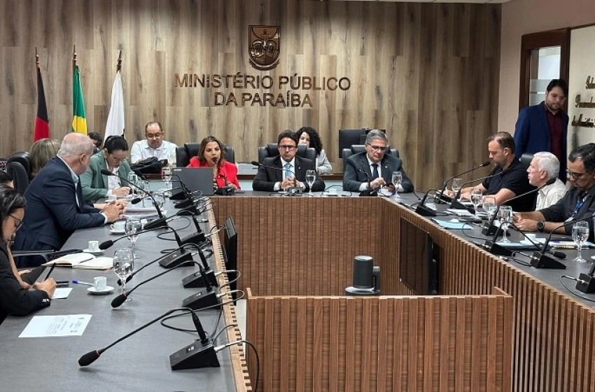 Imagem Ministério Público e órgãos criam força-tarefa para fiscalizar despejo irregular de esgoto na orla de João Pessoa 