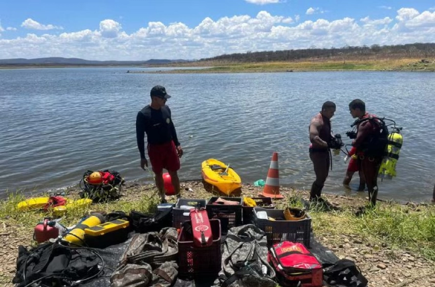 Imagem Corpo de adolescente sendo resgatado em açude de Condado