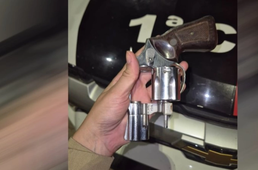 Imagem Arma apreendida pela polícia militar no município do Conde 