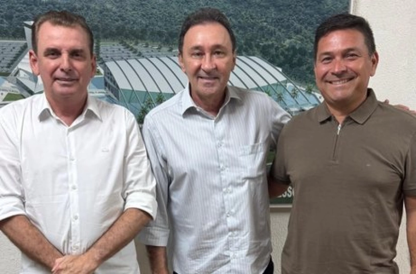 Imagem Chico Mendes, Deusdete Queiroga e o prefeito de Condado