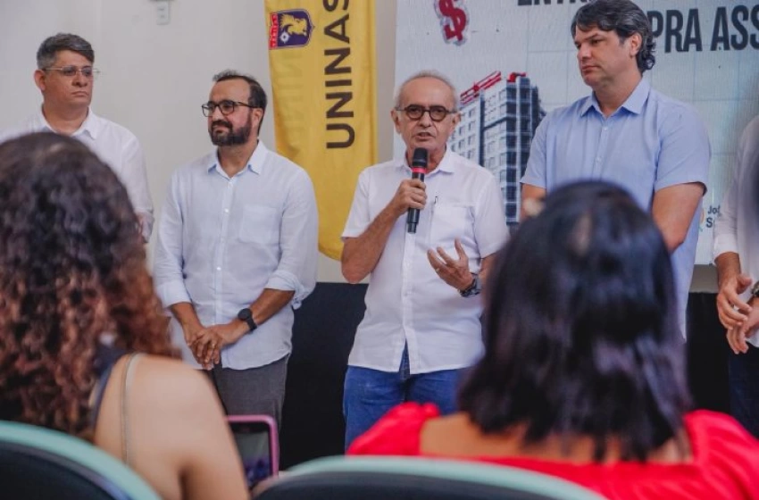 Imagem Cícero no prédio do Centro de Cooperação da Cidade