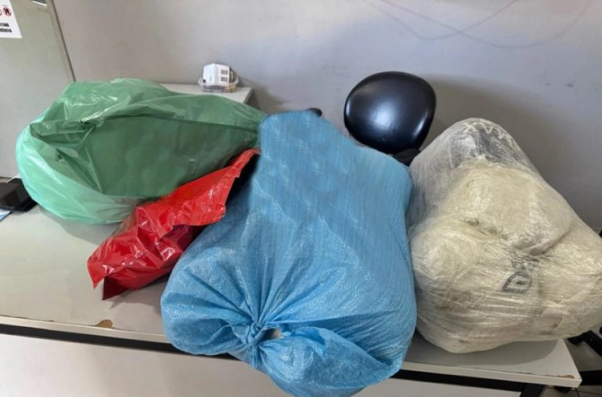 Imagem Apreensão de 25 kg de maconha em porta-malas de veículo