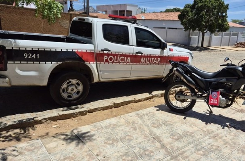 Imagem Motocicleta adulterada apreendida pela PM em Brejo dos Santos 
