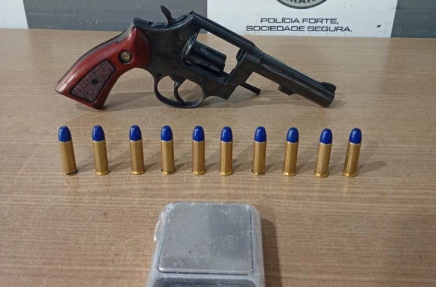 Imagem Arma e munições apreendidas em ação da PM