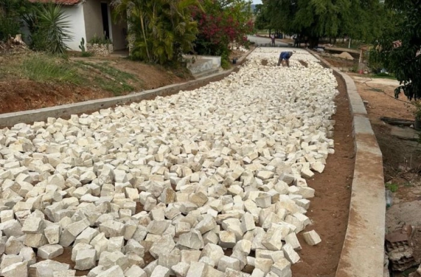Imagem Pavimentação de mais de 2,5 mil m² em São José de Piranhas