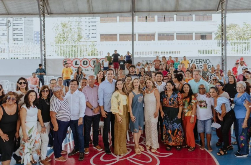 Imagem Lucas Ribeiro visita artesãos alojados pelo Governo da Paraíba durante o Salão do Artesanato em João Pessoa