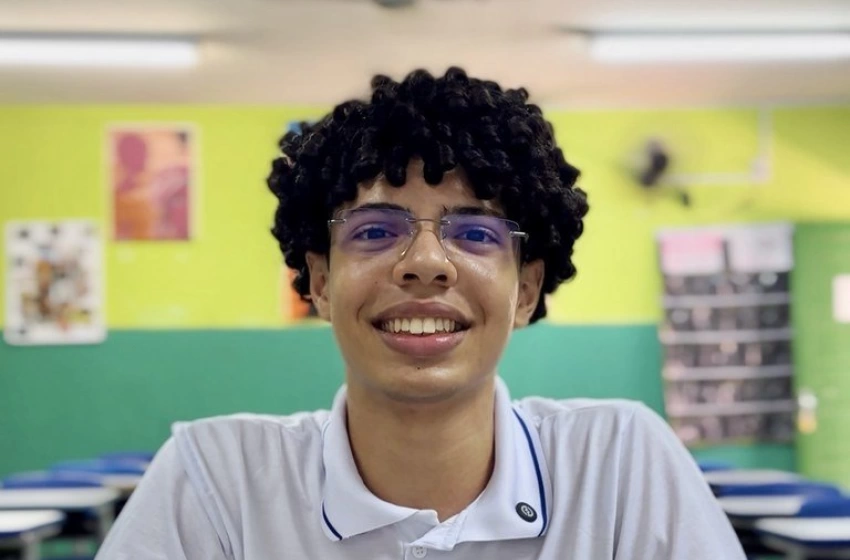 Imagem Rian Sousa, de 17 anos, egresso da Escola Estadual Senador José Gaudêncio, no município de Serra Branca