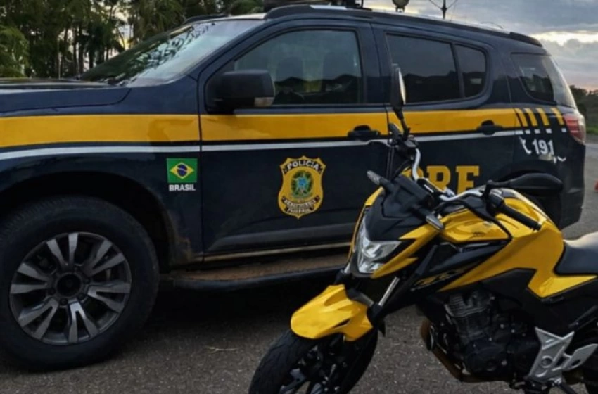 Imagem Motocicleta apreendida em ação da PRF