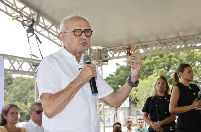 Imagem Cícero Lucena autorizando licitação para construção Maternidade