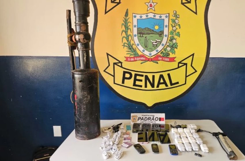 Imagem Apreensão de “bazuca” de dois metros com celulares em presídio