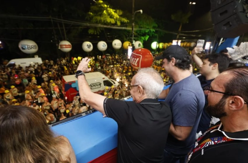 Imagem Cícero Lucena iniciando as prévias carnavalescas