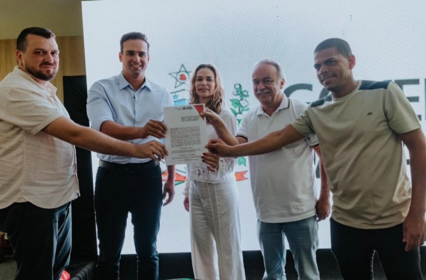 Imagem Lucas Ribeiro assina termos de fomento e destaca maior apoio já realizado a eventos do período carnavalesco em Campina Grande