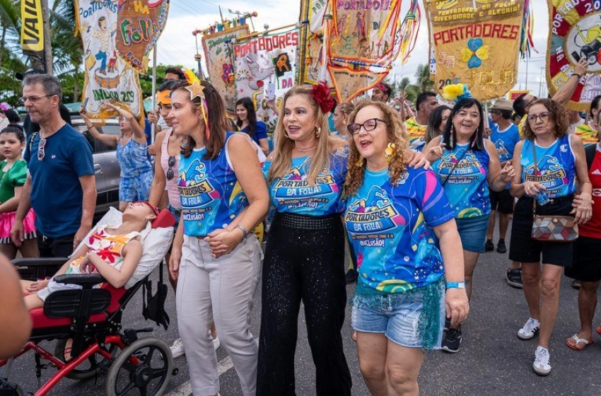 Imagem Primeira-dama do Estado prestigia desfile do Bloco Portadores da Folia e destaca ações do Governo para fortalecer inclusão na Paraíba