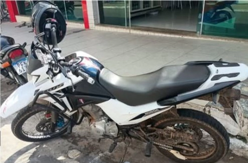 Imagem Moto recuperada pela polícia militar em Bonito de Santa Fé 