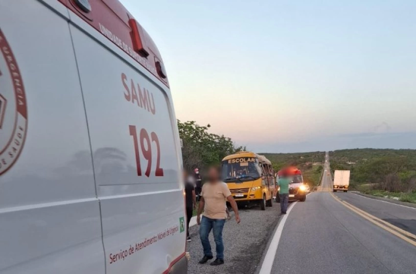 Imagem Imagem do acidente envolvendo ônibus escolar é registrada na BR-230 entre Aparecida e Pombal