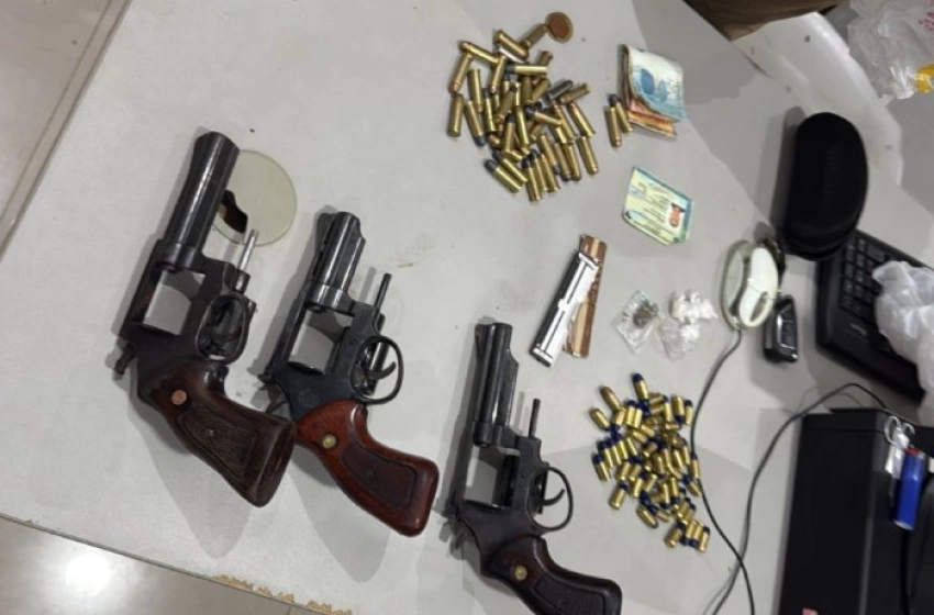 Imagem Armas e munições apreendidas pela Polícia Militar