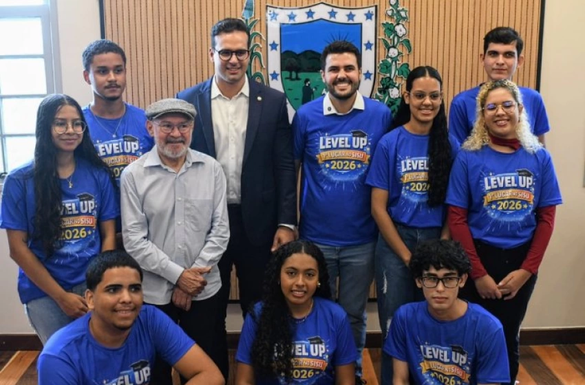 Imagem Lucas Ribeiro com aprovados no Sisu