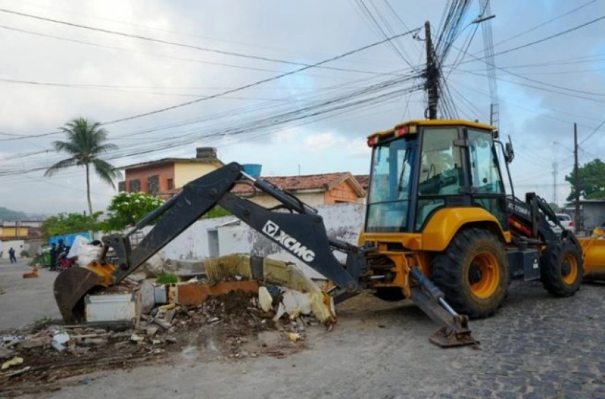 Imagem Desobstrução de vias bloqueadas por barricadas
