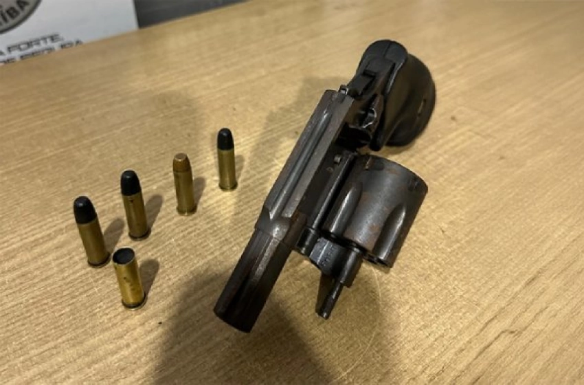 Imagem Arma e munições apreendidas em ação da PM