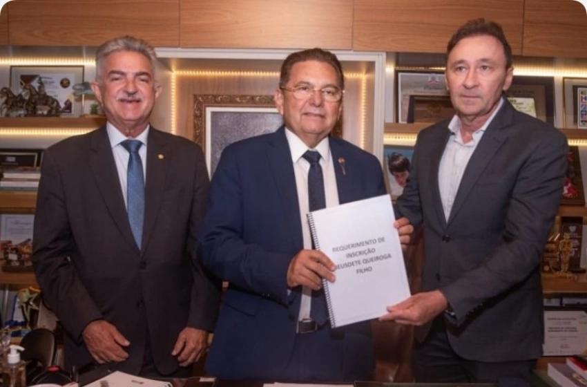 Imagem Adriano Galdino recebe inscrição de Deusdette Filho para Conselheiro do TCE