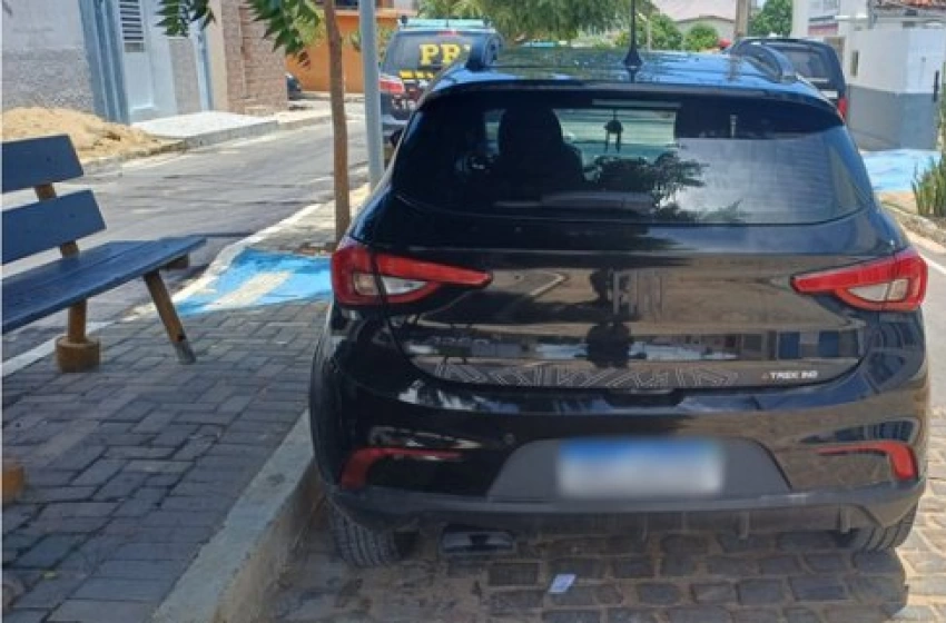 Imagem Apreensão de veículo furtado e cargas de mercadorias 