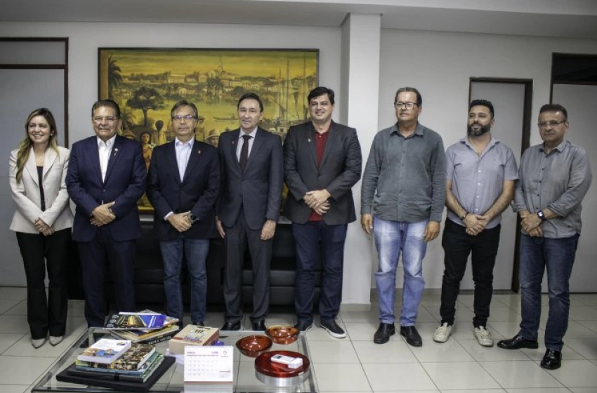 Imagem Presidente do TCE ao lado do presidente da AL e conselheiros nomeados