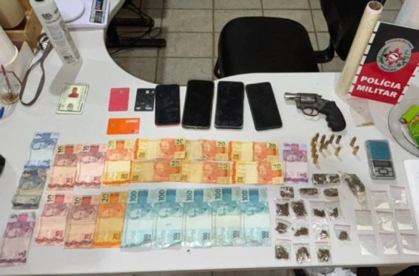 Imagem Material ilícito apreendido em ação da Polícia Militar