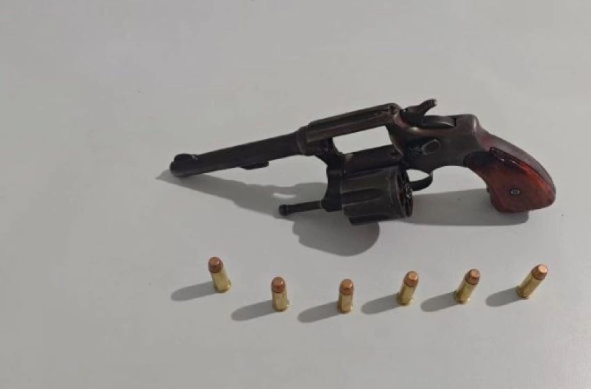 Imagem Arma e munições apreendidas em ação da PM