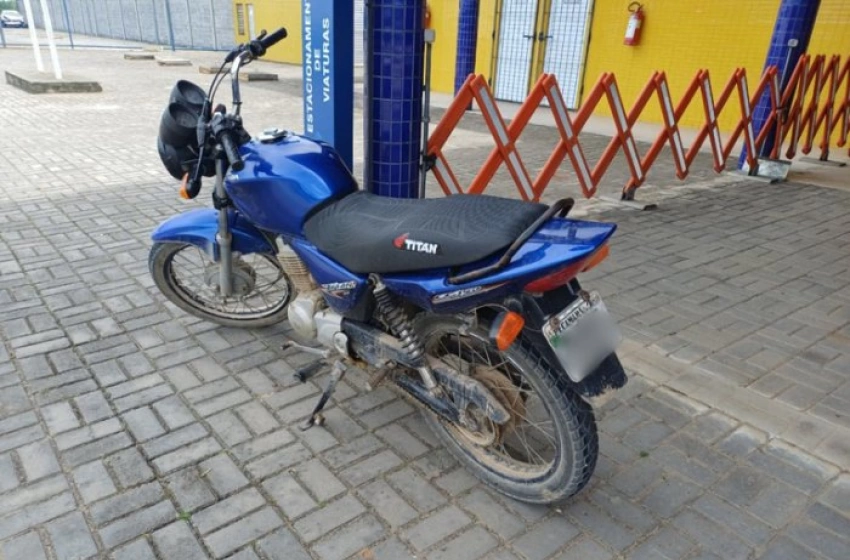 Imagem Apreensão de motocicleta adulterada e com placa artesanal