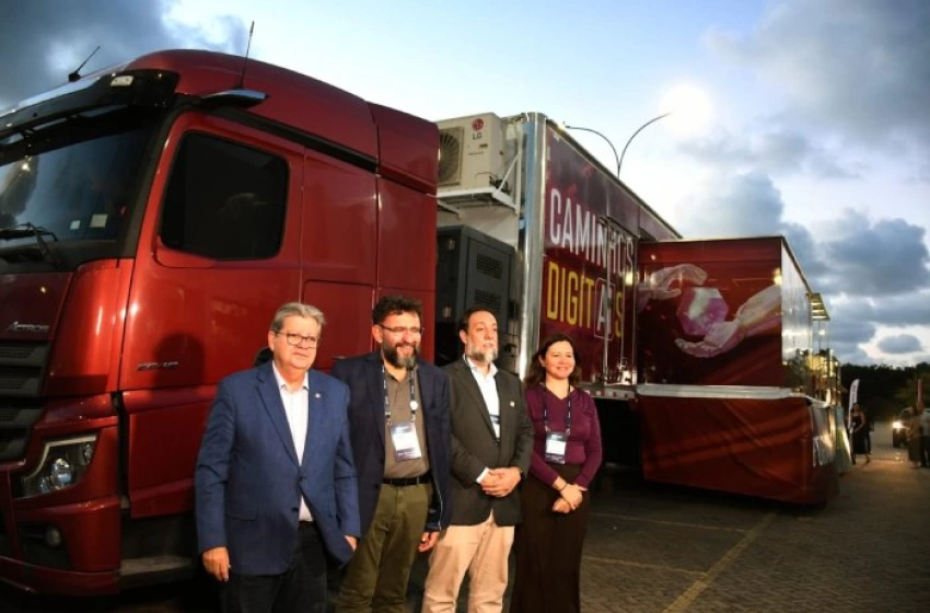 Imagem Carreta do projeto Caminhos Digitais