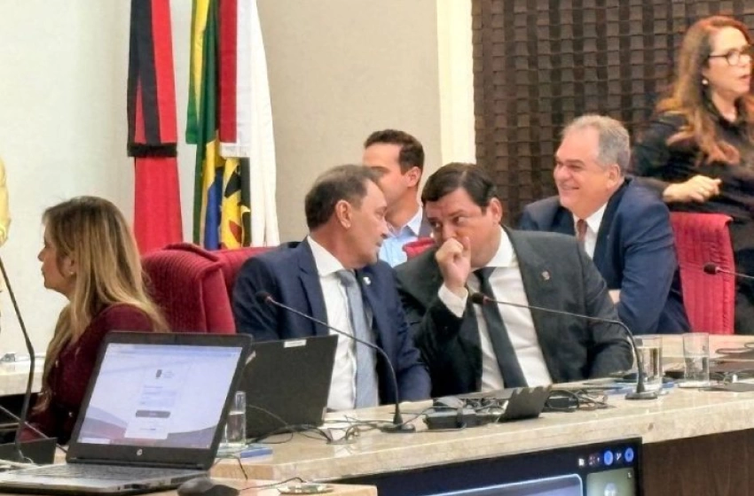 Imagem Posse de Deusdete Queiroga e Taciano Diniz