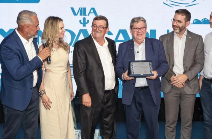 Imagem João Azevêdo em visita às obras do Acquaí Park