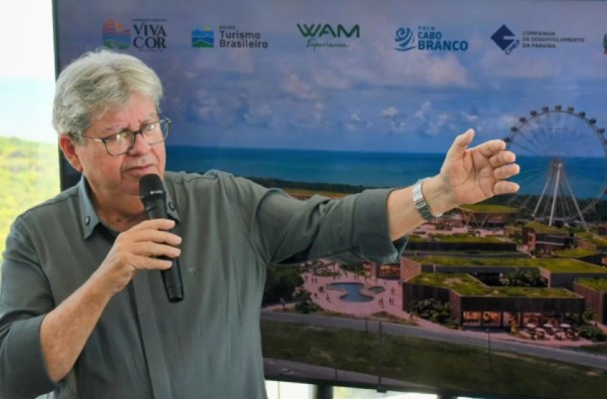 Imagem João Azevêdo participando de apresentação de projeto da WAM