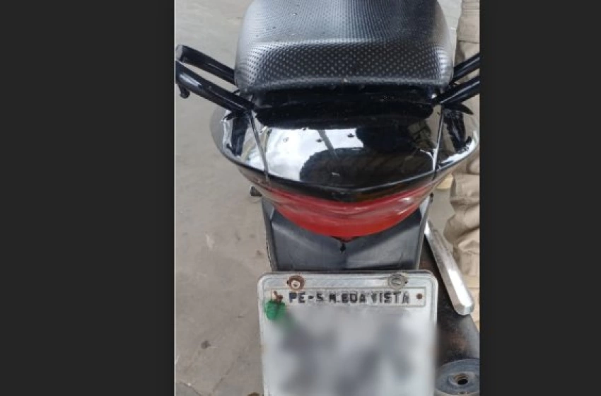 Imagem Motocicleta apreendida em ação da PRF