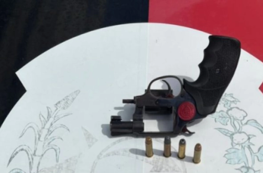 Imagem Arma e munições apreendidas em ação da PM
