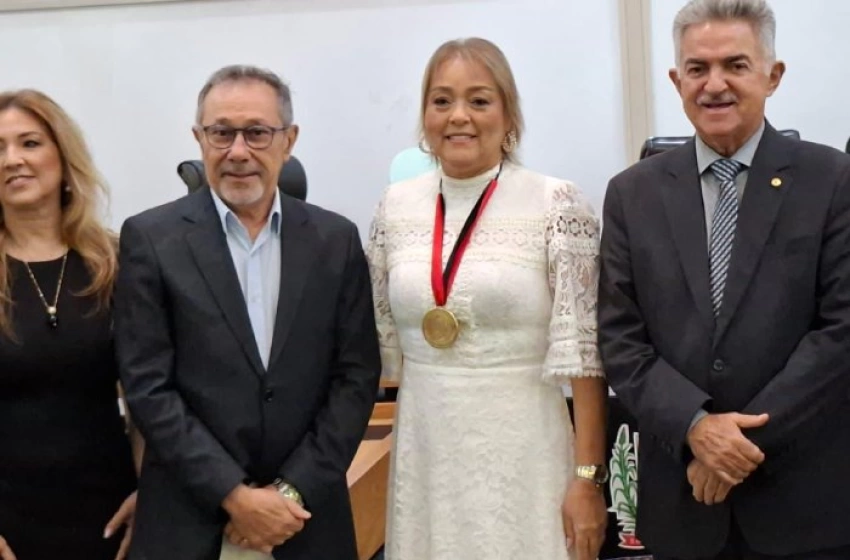 Imagem Medalha Epitácio Pessoa à médica Roseane Marchado