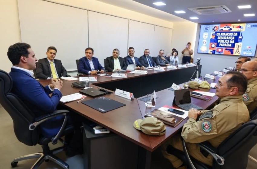 Imagem Governador Lucas Ribeiro em reunião com forças de segurança