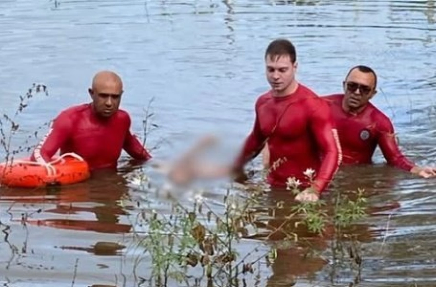 Imagem Corpo sendo resgatado por bombeiros em açude na zona rural de Desterro