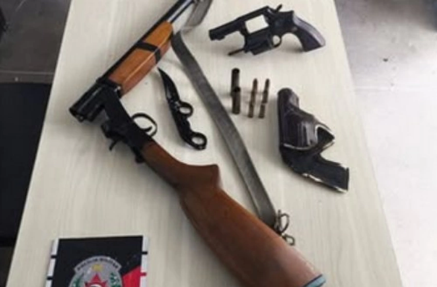 Imagem Armas de fogo apreendidas em ação da PM