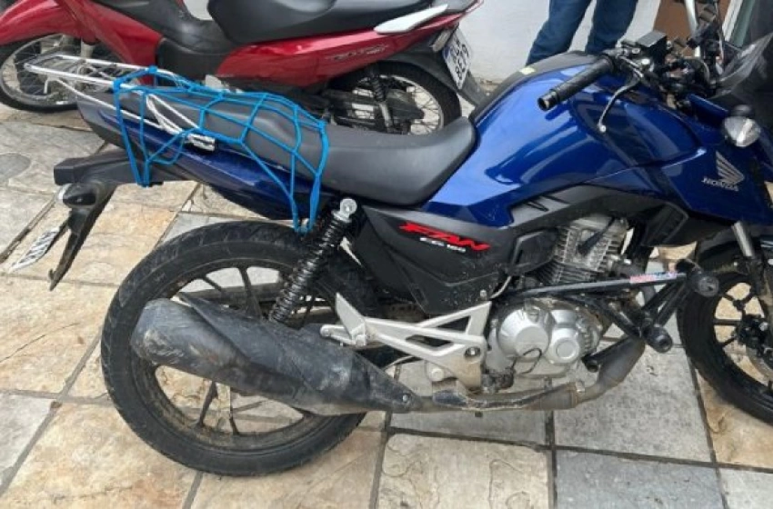Imagem Moto roubada recuperada pela PM