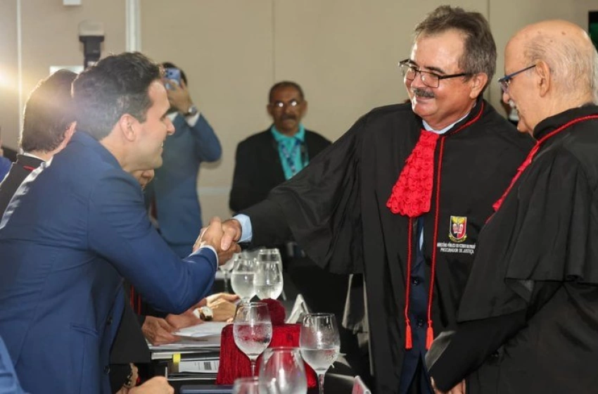 Imagem Lucas Ribeiro prestigia posse de procuradores de Justiça e destaca parcerias com MPPB