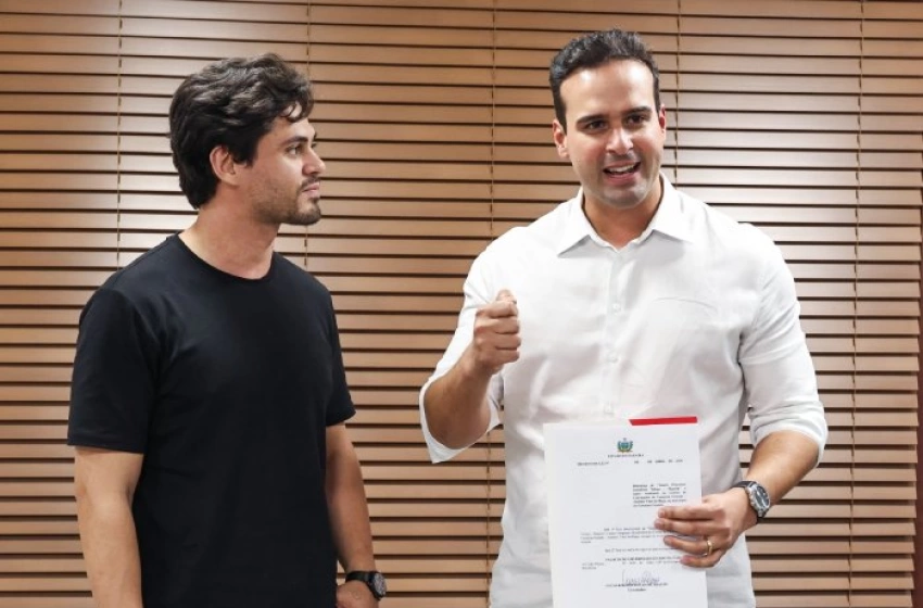 Imagem Governador Lucas Ribeiro e o ator e comediante Lucas Veloso, filho de Shaolin