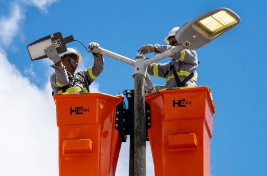 Imagem Troca de luminárias por novo sistema em LED