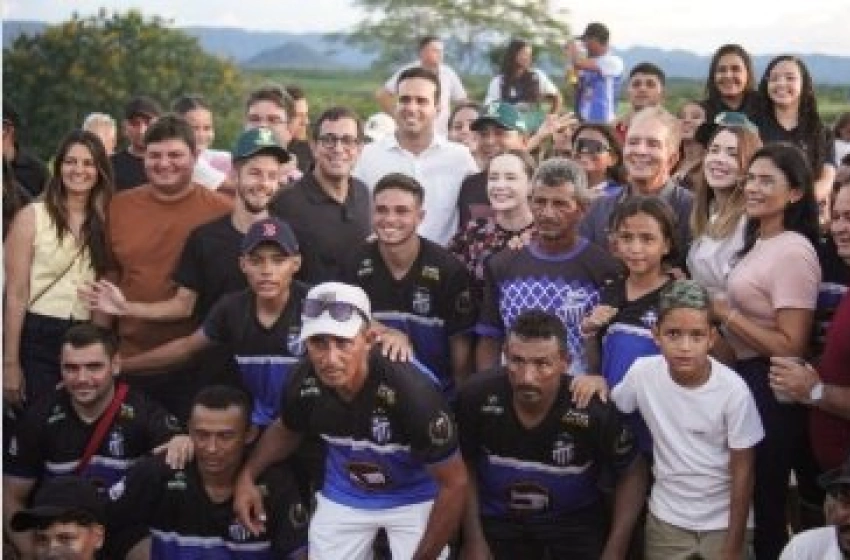 Imagem Presença do deputado federal Gervásio Maia durante final do campeonato em São Bentinho 