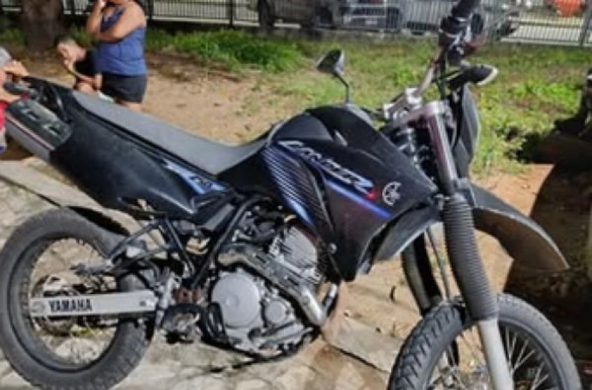 Imagem Motocicleta furtada recuperada pela PM