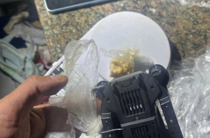 Imagem Apreensão de drogas, balança e drone